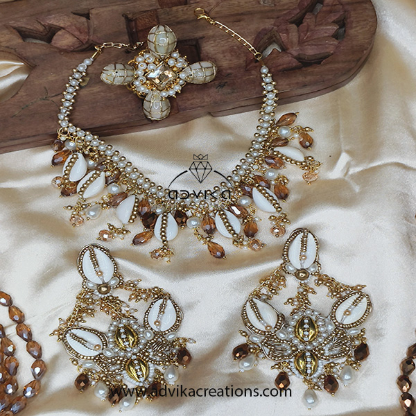 Elegant Cowrie Shell Jewelry Set with ring