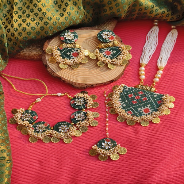 Green chunri print Jewellery Set 