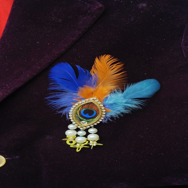 Elegant Peacock Feather Brooch with Beaded Drops
