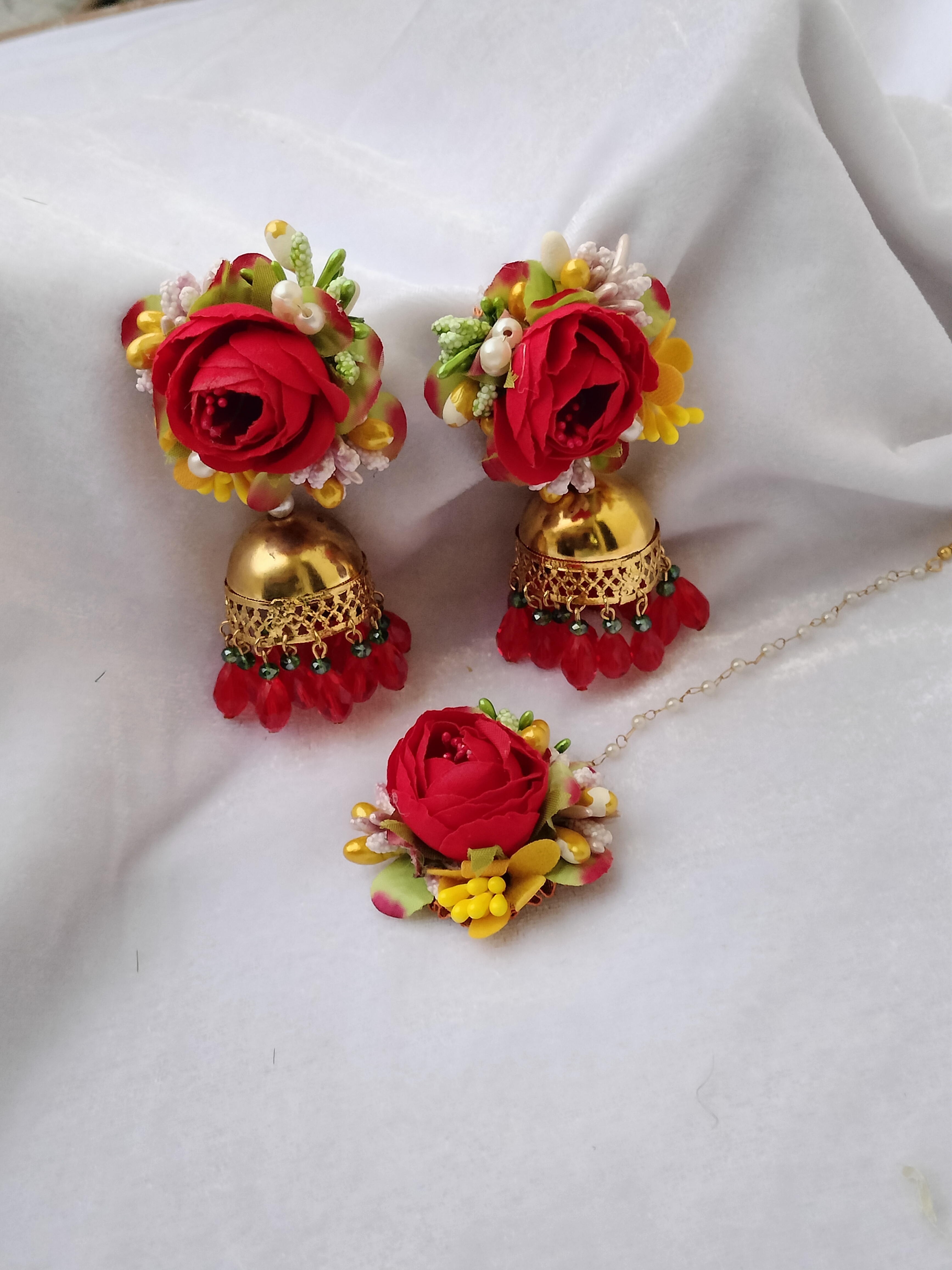 Floral earring with mangtika