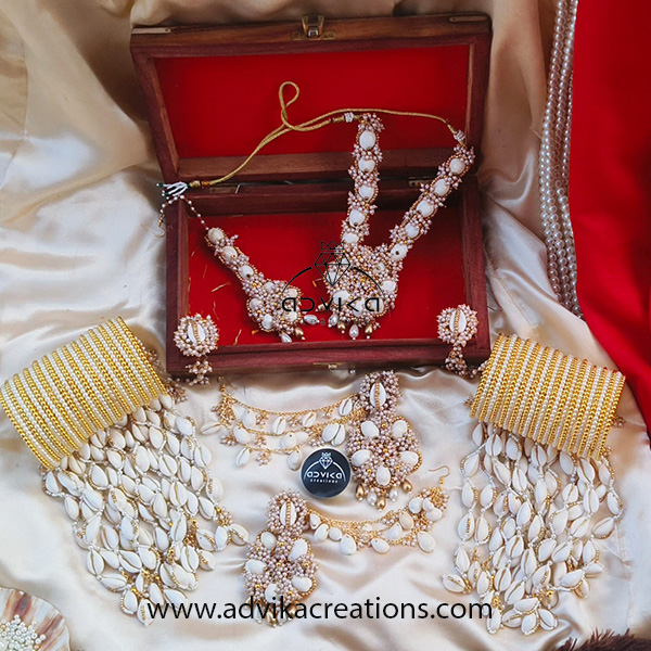 Stunning Shell and Pearl necklace Set with Handcuff-kaleera
