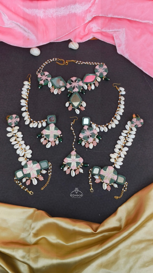Elegant Peach & Green Mirror and Cowrie Shell Jewelry Set