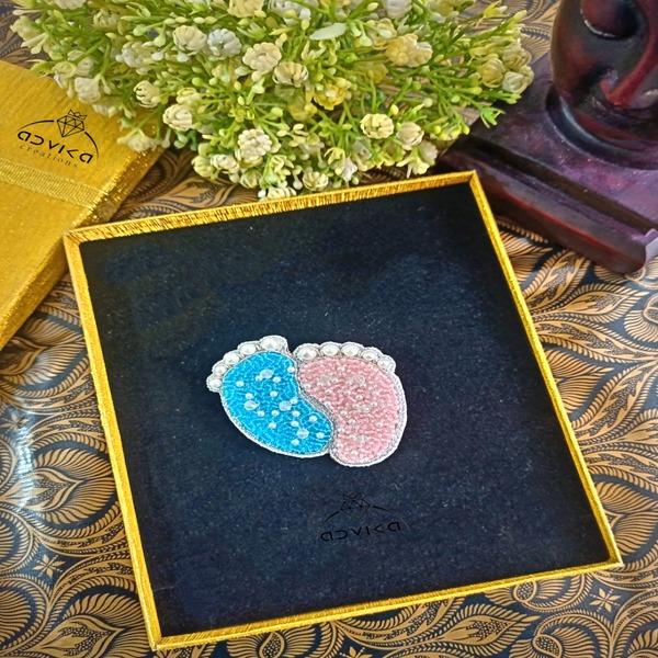 Classic Pastel Footprint Beaded Brooches for mom to be