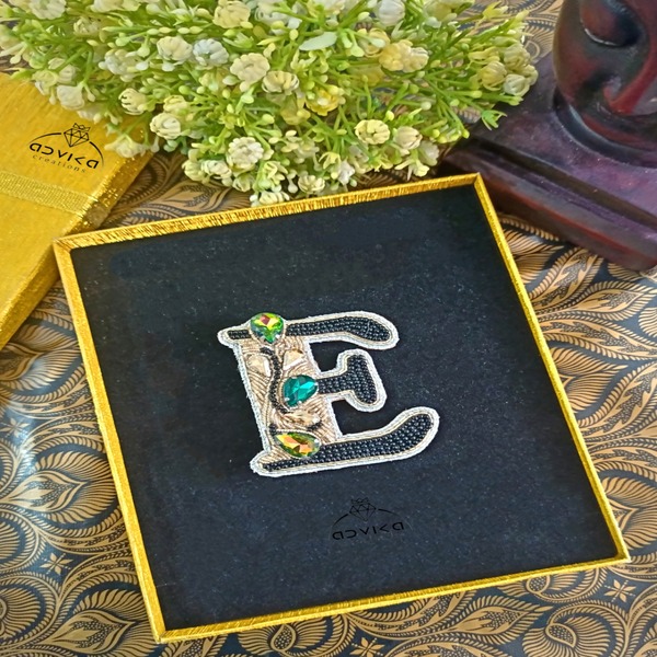  stylish E Letter Beaded Brooch