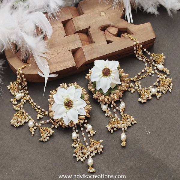 Elegant white flower earrings