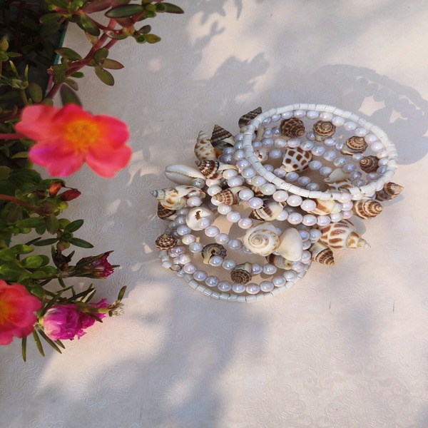 Small shankh spring bracelet for women and girls 