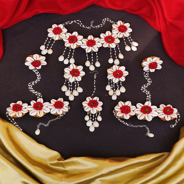 Beautiful Red Flower and Cowrie Shell Necklace Set