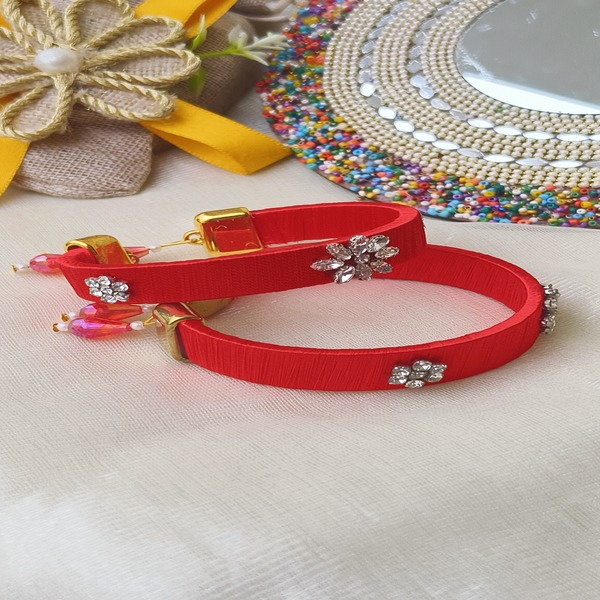 Adjustable red silk thread kada